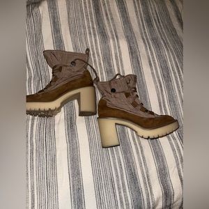 Dolce Vita CELIDA sky-high heeled hiking boot, lace up, brown size 6.5